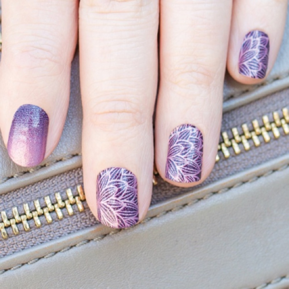 💅🏻[Color Street] “Rule of Plum” Nail Color
